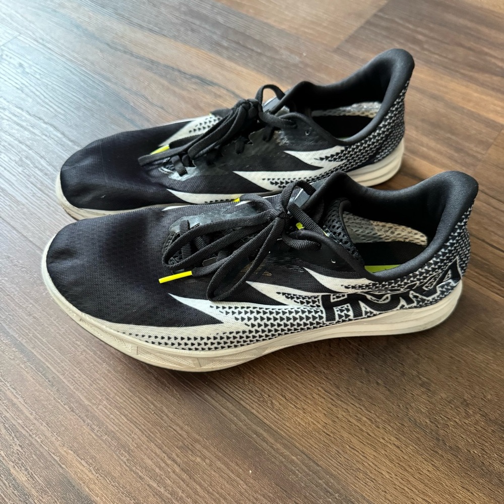 Hoka Crescendo Middle Distance Men's 10.5 Spike Running Shoes